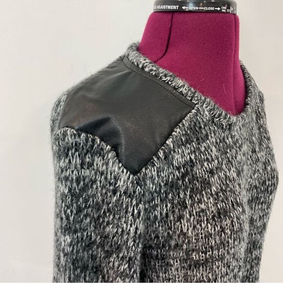 Calvin Klein GRAY MELANGE LEATHER Shoulder SWEATER  SIZE L - Picture 6 of 11